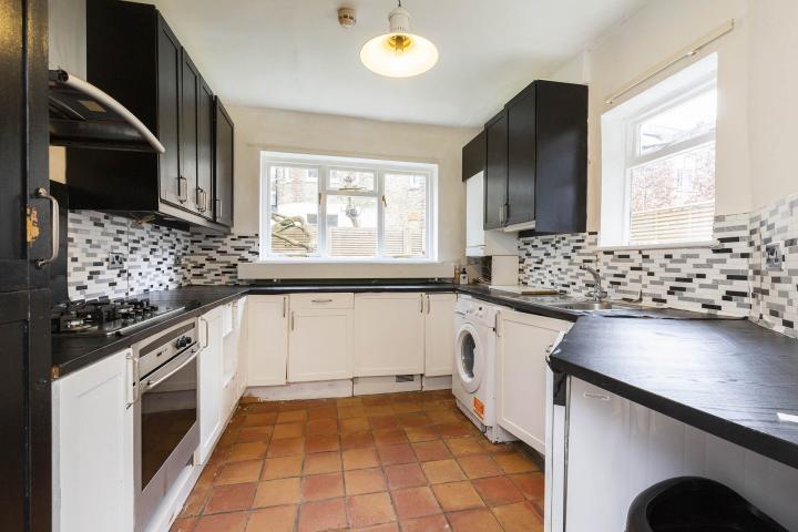 Stunning Garden Apartment Howitt Road, Belsize Park